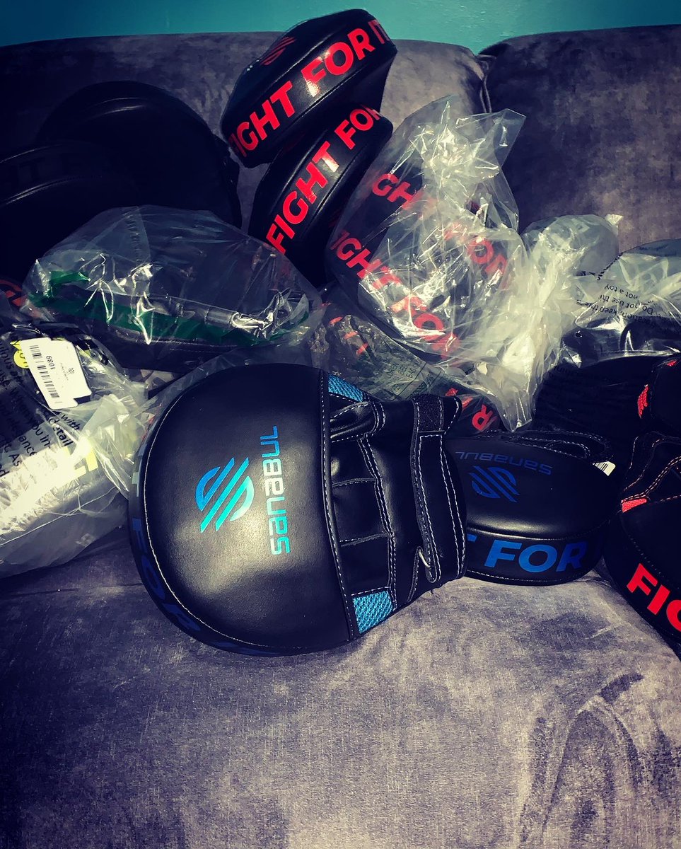 Boxing Out Negativity tweet media