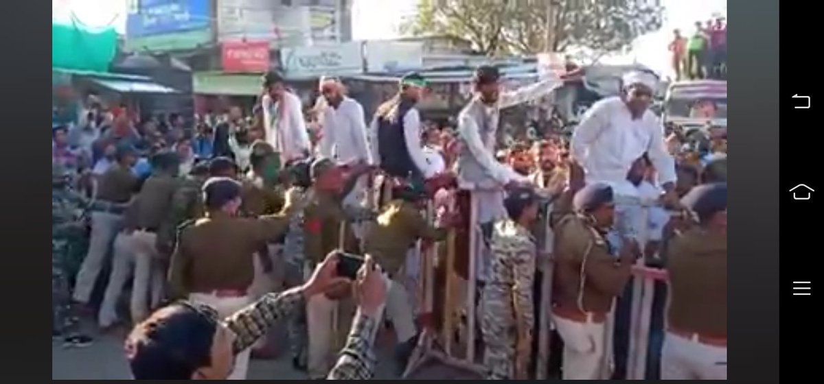 satyamPathak17's tweet photo. मध्यप्रदेश युवा कांग्रेस अध्यक्ष  @VikrantBhuria जी के नेतृत्व में आज मंडला नैनपुर भ्रष्ट नगरपालिका का घेराव में सभी युवा कांग्रेस साथियों ले साथ शामिल हुए !! https://t.co/sb9UeZ02Qp