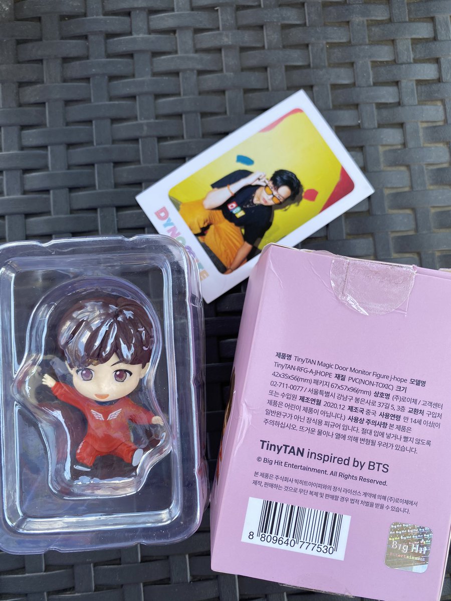 chr_teamVHOPE's tweet photo. He’s here!!! 💜💚💜 #tinytanfigure #jhope https://t.co/EFbD2mnooM