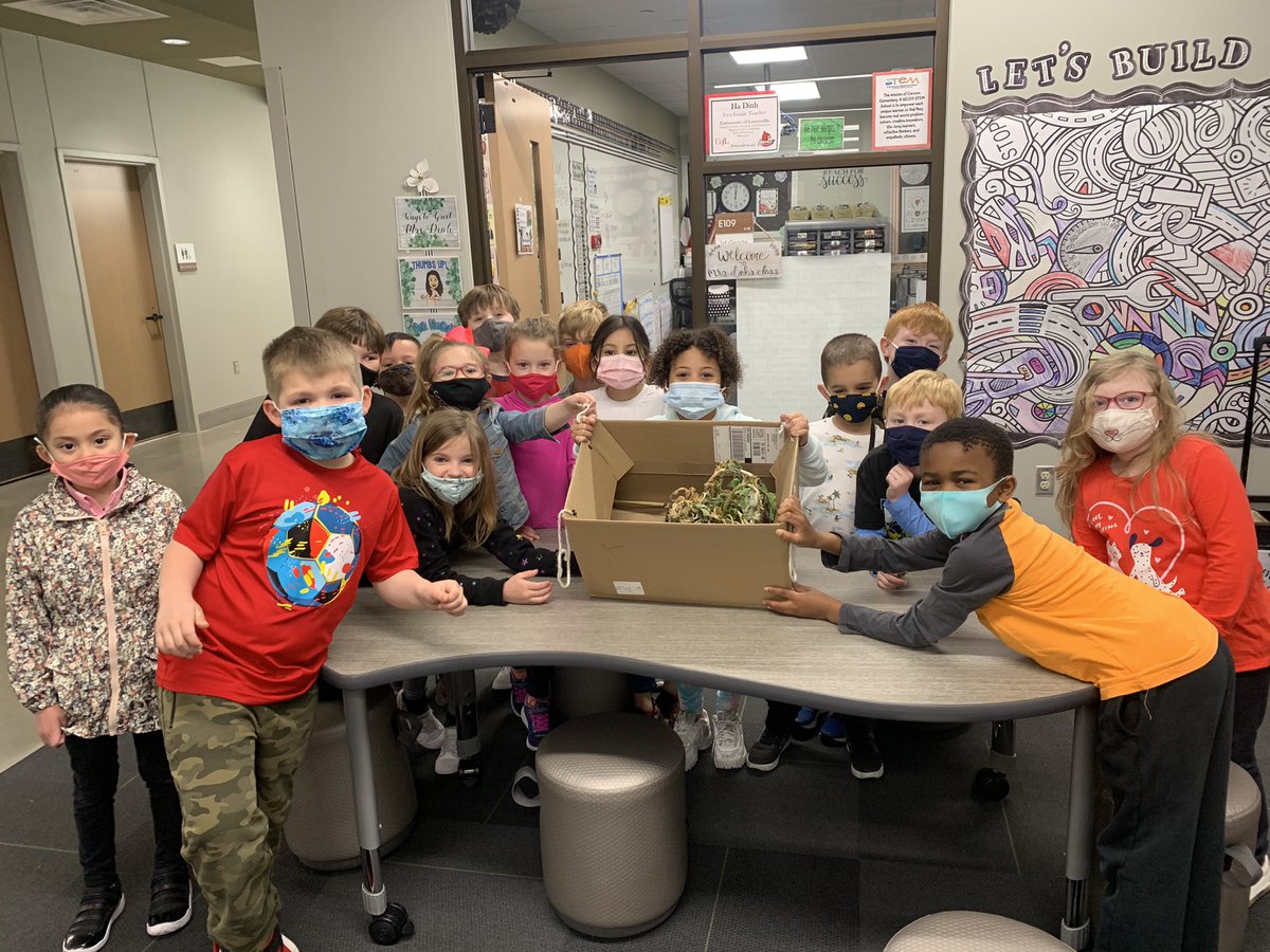 MrsDinh1's tweet image. For #engineersweek2021, we read The Gigantic Turnip and designed a way to carry our school’s gigantic turnip in the garden to our classroom! Our scholars agreed to build a basket with 4 handles! It was success! @canstem #becannonproud