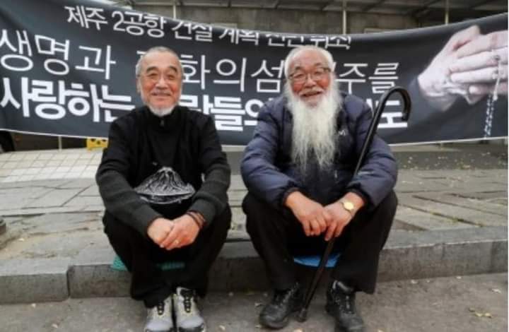 환경 파괴하는 가덕도신공항.. 이분들 다 어디 가셨나..?
(페북에서 남기성)