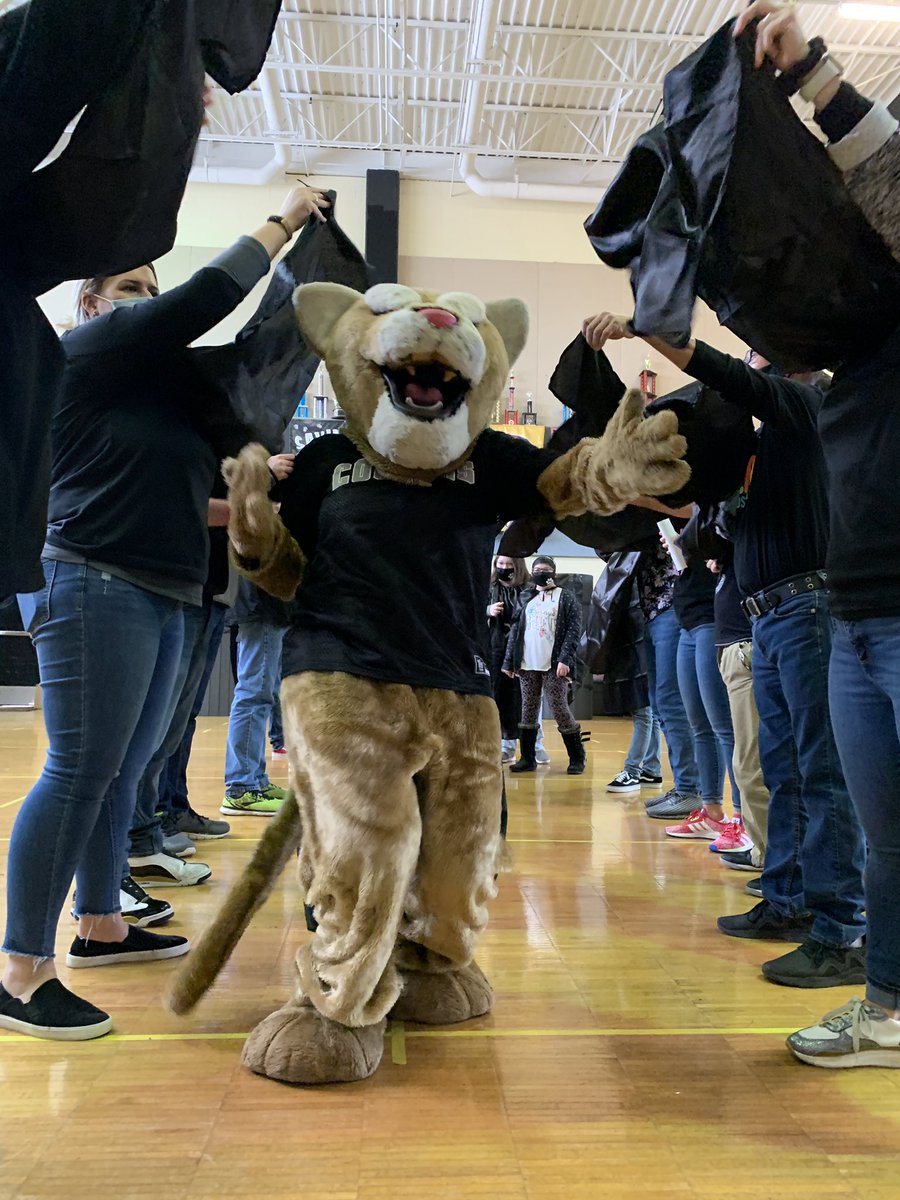 ClarkOlympics's tweet photo. The grand finale of week 3 of the #FitnessChallenge #NISDSpOlympics #Superheroes @NISDSpOlympics @NISDSpecialEd @NISDClark @ClarkHS_ALE https://t.co/qUWFv2HG0g