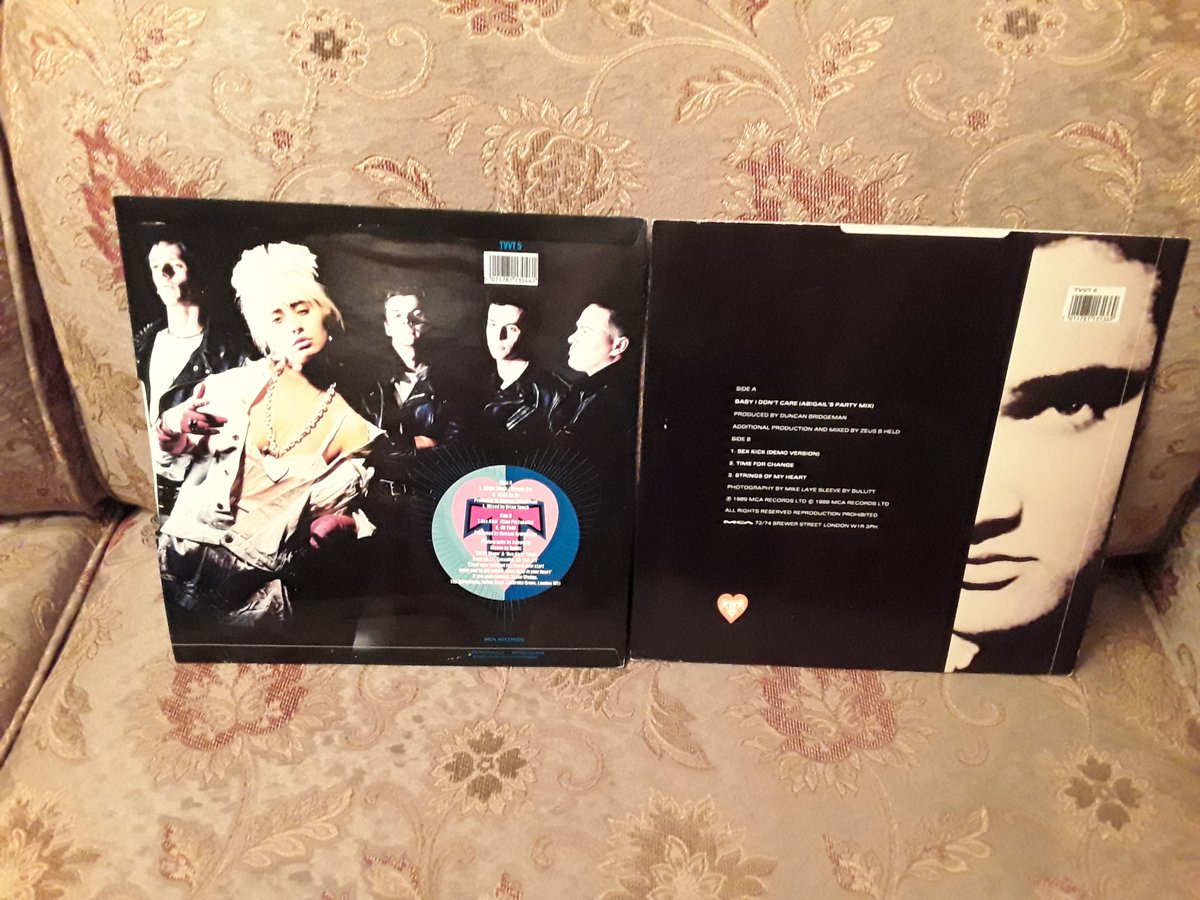 schalke_usa's tweet photo. #ThriftStoreFind #RomeoVoid #TransVisionVamp #GeneralPublic #BackCovers #PostPunk #NewWave #Ska #PunkRock #PopPunk #SkaPunk #AltRock #IndieRock #MusicIsLife #VinylIsLife https://t.co/aAaSr7xbQs