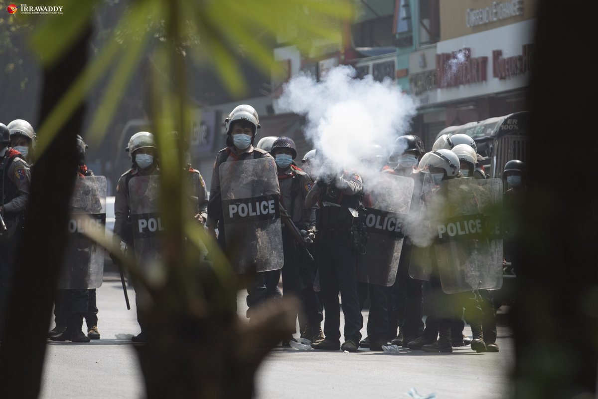 IrrawaddyNews's tweet photo. In Pictures: Riot police cracked down an anti-military regime protest column made up of young people from different ethnic groups in Myanmar and arrested several in Yangon’s Myaynigone on Saturday morning. (Photo: The Irrawaddy)
#WhatsHappeningInMyanmar https://t.co/LW6TKaM8Co