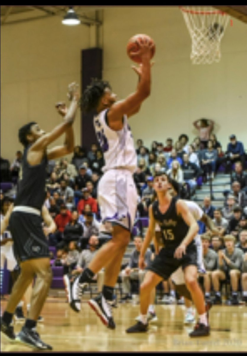 Rise_Grind19's tweet photo. Congrats to original member Mike Carson Jr. and JC Harmon High School, on capturing a 3rd straight KCAL title. Mike has put together a very impressive senior yr. Avg. 22 pts, 8 rebs.,2 stls, &amp; 1 blk. #RiseandGrindfam #Day1 #AlwaysBetOnYourself https://t.co/s8aBB7SgEF