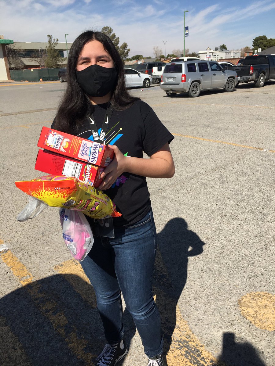MHSNHSRAMS1's tweet photo. Leela Palacios the president for Architectural Design program at MHS is greatful for your help guys 🥰!! Thank you for the ones who helped the with 🍭 🍬for the teacher !! Great month https://t.co/Q5ocvpxco4