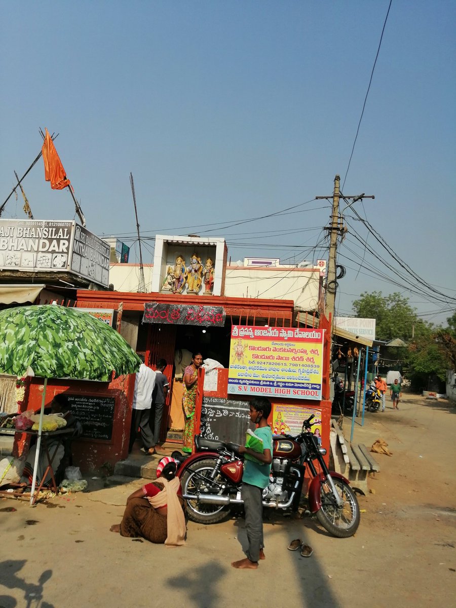 kkmohan73's tweet photo. ఈరోజు చిలుక నగర్ చౌరస్తాలో సీతాశోక నివారకుని దర్శనం..
🙏🙏🙏🙏
#కృష్ణనేత్రం 
@ramadugugowtham https://t.co/0UFBkg1WlE
