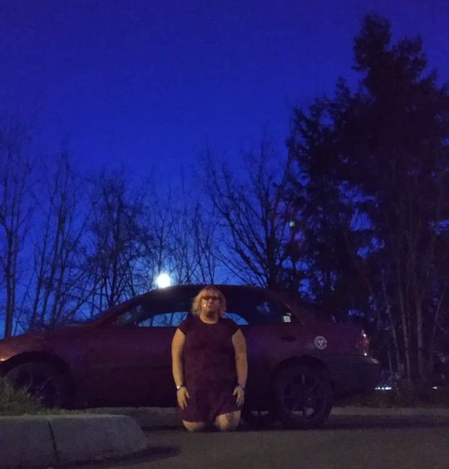 Just Kink posing under the moon 🌝 https://t.co/KKClllFMBz
