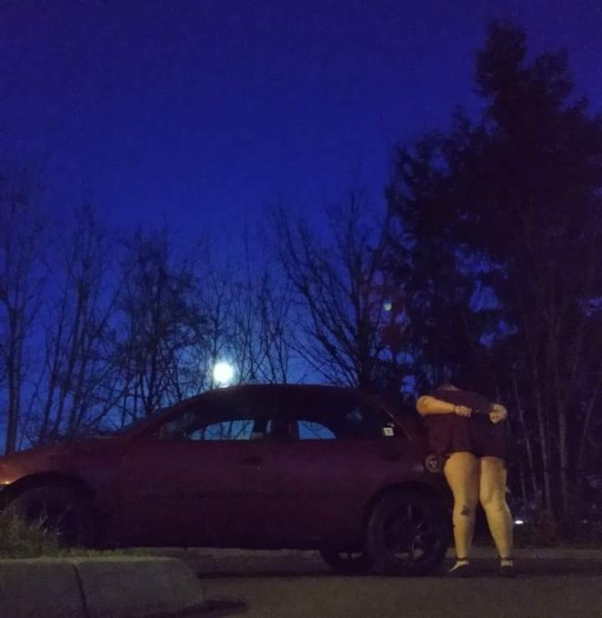 Just Kink posing under the moon 🌝 https://t.co/KKClllFMBz