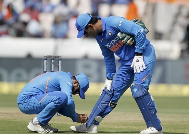 RajAryanTrue's tweet photo. Remember Everyone, Do whatever you want but your cheap fanwars can't bring down Rohit's huge respect and Mahi's immense love at each other.

Spread Love ❣️🇮🇳 https://t.co/4nECfabhi5