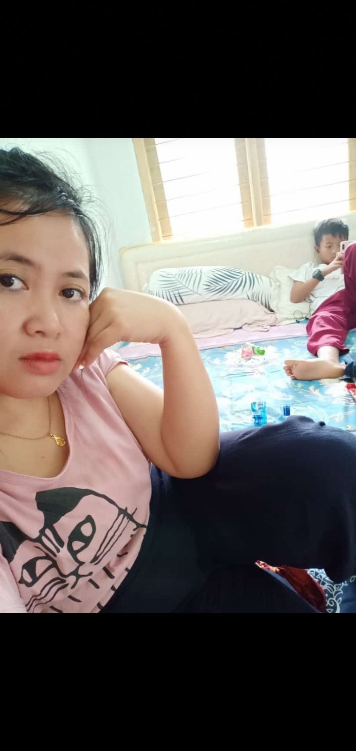 AKJ on X: Tante sama bocil t.coNPaIpUVGzm  X