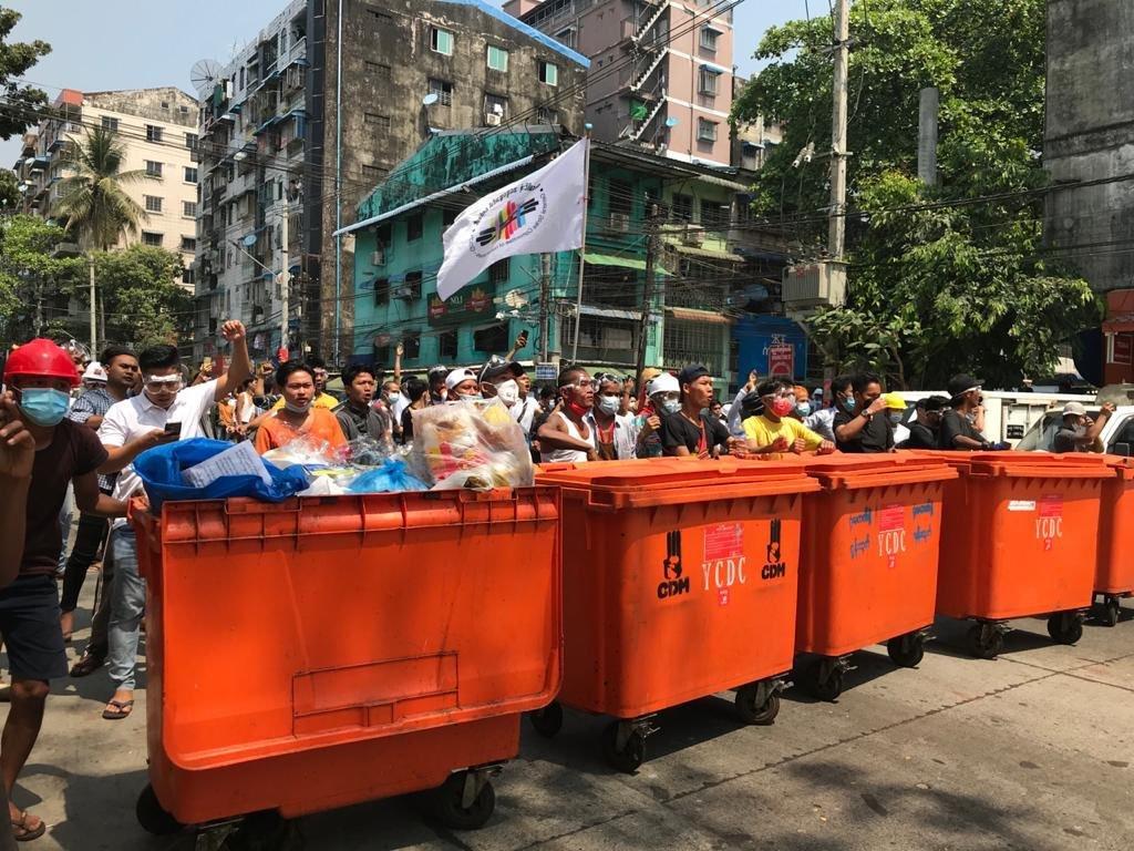 The police is announcing from a vehicle on Bagayar road at Sanchaung in Yangon that they will use force to break up crowds if they’re more than five people. Some people are still protesting near the road despite the security forces in the area. #whatshappeninginMyanmar