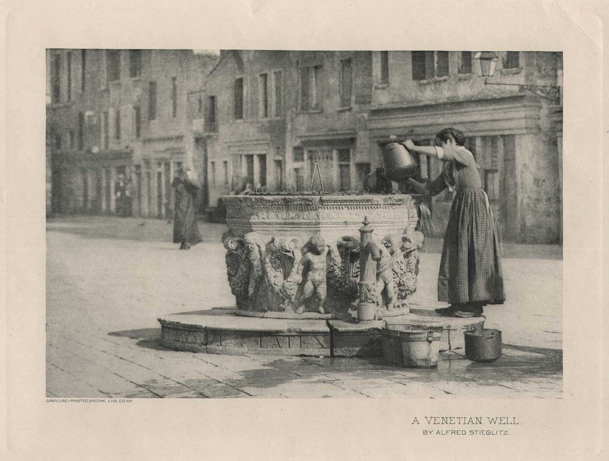 Naturally a construction of this size and complexity was a huge undertaking and could only be accomplished collectively. The Venetian Republic cooperated with private sponsors to install over 6000 of these wells from the late middle ages to the end of the 18th century.