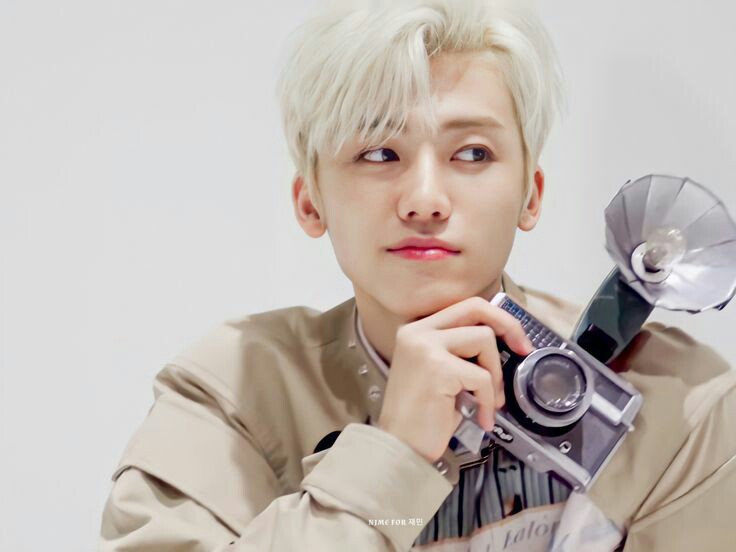januar, hiatus tweet media