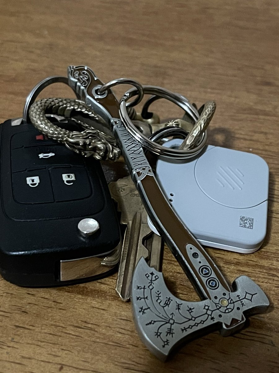 pvmu1993's tweet photo. Thank you πππ @Vero_nica_p13 #leviathanaxe #latebdaypresent #earlyfornextyear #keychain #godofwar https://t.co/6abWmdT23l