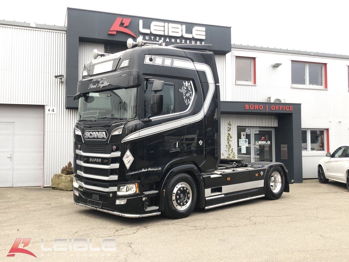 LeibleNFZ's tweet photo. new in stock!  Scania S 580 Topline 😍

ab sofort verfügbar / available now

➡️ Fabrikat / brand: Scania 
➡️ Typ / type: S 580
➡️ EZ / 1st registration: 02.2018
➡️ KM / mileage: 383.000 km

#Scania #V8 #Topline #truckdriver #DieselimBlut #truckfans  #leiblenfz #leibletrucks https://t.co/FzJPlZrBuf