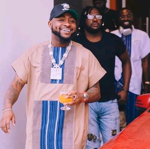 official_olamii's tweet photo. If you are not supporting😃 Davido then why are you supporting 🤷
Cause I don't understand 😏
Davido is the best jare #davido https://t.co/XSL2yIMzKr