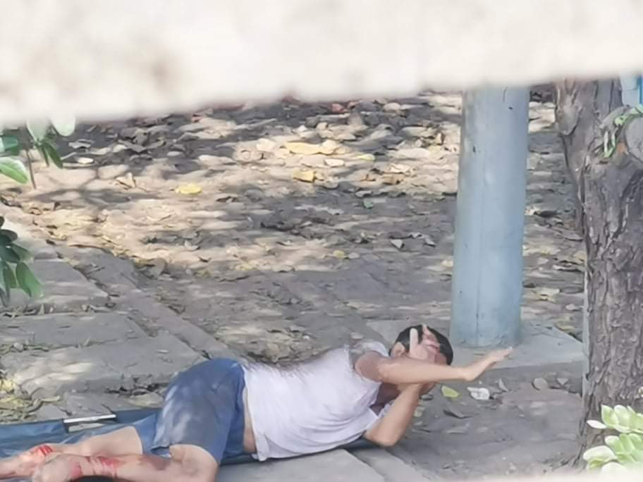 This is how the military treats people in MYANMAR❗
Soldiers in civilian clothes were beating and arresting some people. 
Breaking the Laws and arresting Innocent ppl❓<a href="/UN_HRC/">UN Human Rights Council</a> <a href="/cvoule/">Former UN Special Rapporteur FoAA rights</a> <a href="/RapporteurUn/">UN Special Rapporteur Tom Andrews</a> <a href="/TostevinM/">Matthew Tostevin</a> <a href="/KenRoth/">Kenneth Roth</a> <a href="/freya_cole/">Freya Cole</a>
CRPH ASSEMBLE
#WhatsHappeningInMyanmar
#Feb27Coup