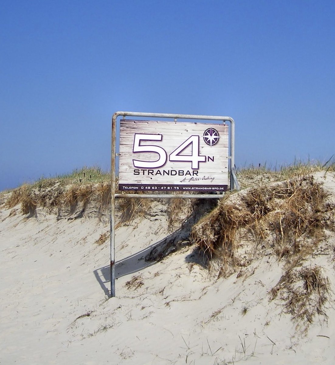 FichtFrank's tweet photo. Guten Morgen ☀️ ☕️ wer kenn das Schild nicht 🤗 wer einmal in Sankt Peter-Ording war ist da bestimmt vorbeigekommen wenn er oder sie an den Strand wollte. Ich wünsche euch allen ein erholsames Wochenende 👍
.
.
.
#54gradnord #sankpeterording #schleswigholstein #strand #nordsee https://t.co/RHemdrVtuS