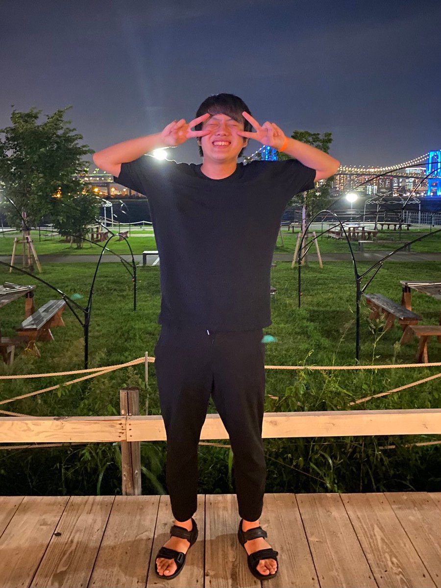 Chocologies's tweet photo. ▷メンバー紹介
『ぴの』

ぴの、またの名をみの。
ボイパ担当。ぶっつかっつ。
ディズニー好きだが変な絵を書いてしまった彼のネームプレートに要注目！！

まっしー https://t.co/maJzOcxrwE