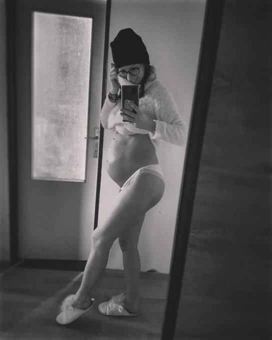 31weeks ❤💋💙 https://t.co/RqvaK3Ss9E<a href="/tag/naturalmother"class="tags"><span>#naturalmother</span></a>