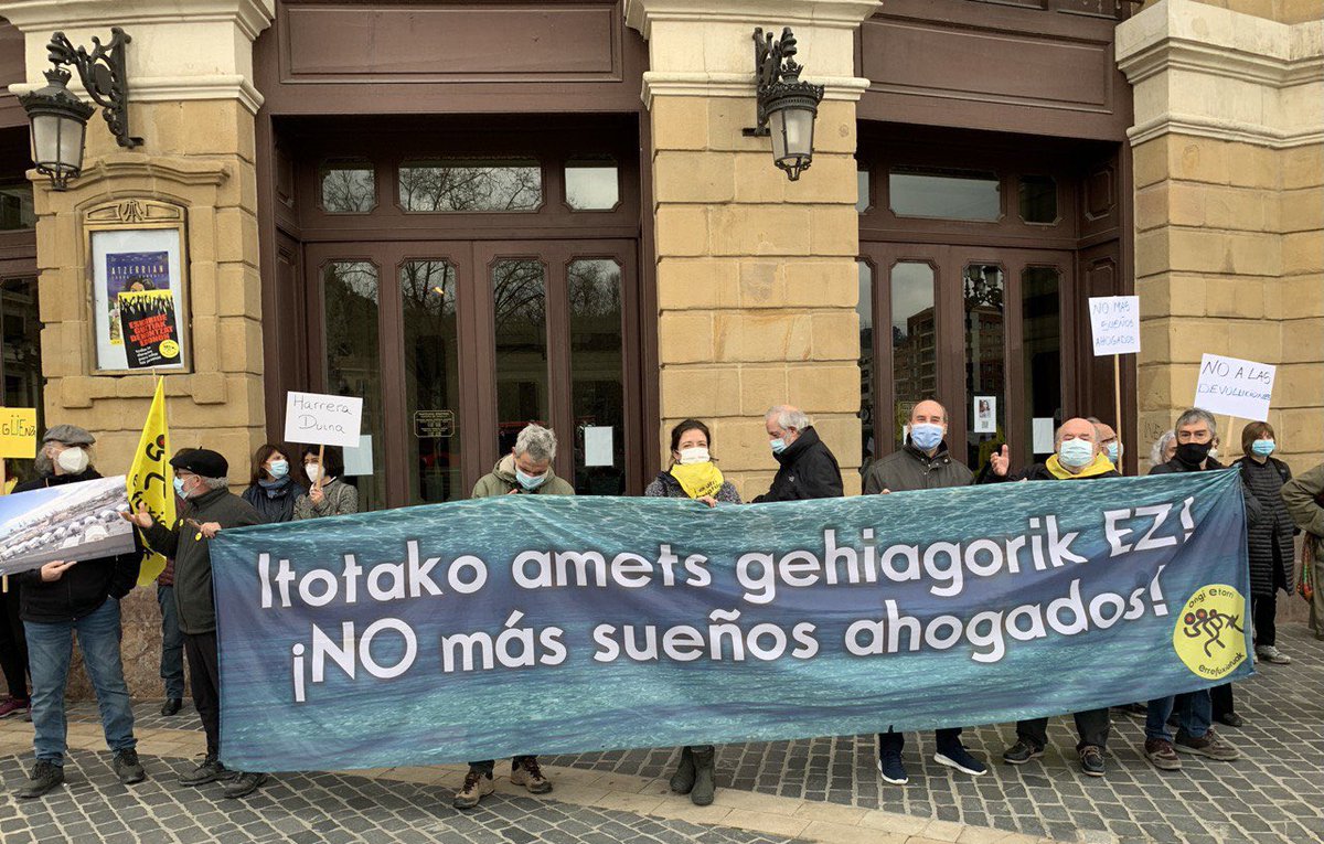 🔊Berariaz eskatzen diogu Espainiako gobernuari Kanarietara iristen diren migratzaileei harrera duina eta giza eskubideekiko errespetuzkoa egin diezaiela, eta bertan behera utz dezala gaur egun uharteetan martxan dagoen atxiloketa-eremuen politika. #MugiztekoAskasatuna