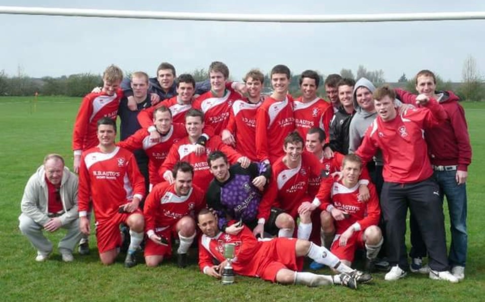 10 years ago today we clinched our first piece of silverware drawing 1-1 with Pagham Rangers at West Meads 

This league title was the first of many trophies and was the catalyst for 10 years of dominance of local park football