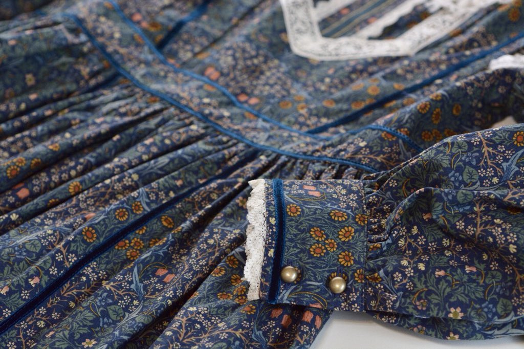 再入荷のお知らせ】 《花々のヴィクトリアンドレス》 オンライン