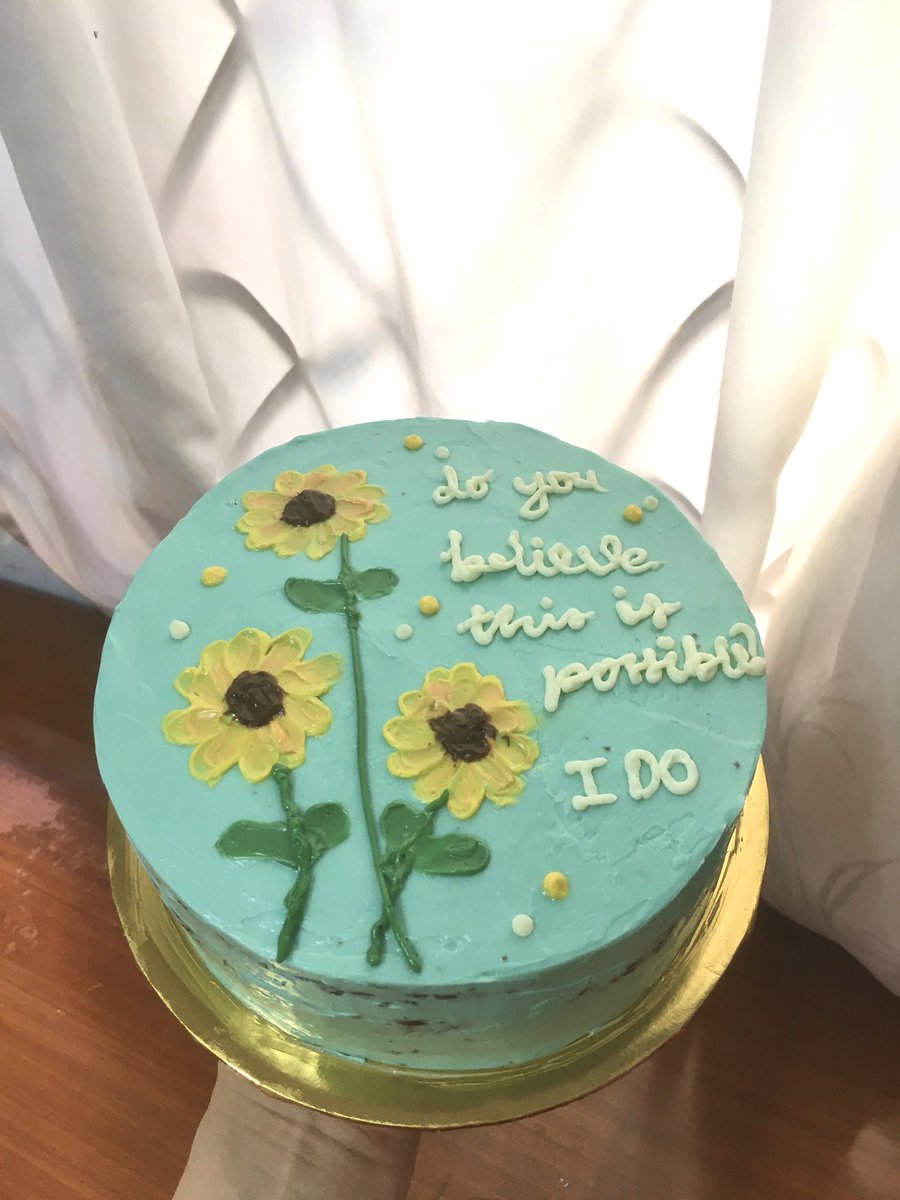 soybeen_'s tweet photo. 🌻BinJin Bakery🌻
can’t get sunflowers out of my head after seeing these visuals ✨well at least now i can eat cake while daydreaming about sonflowers 🥲
#SmartMadeBinJinInevitable
#SmartBinJin
#BinJinForSmartSignature https://t.co/M3XxOcx34e