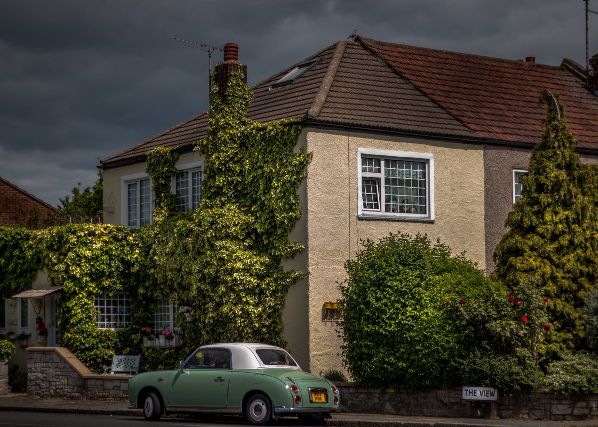JacobsLadder7's tweet photo. If you're buying a #property why not have a look online for old photos, old maps, or general information that may help you connect emotionally with that house and its sale history, or maybe those who lived there previously  #SimonSays 🙏 https://t.co/l58bbzsffB