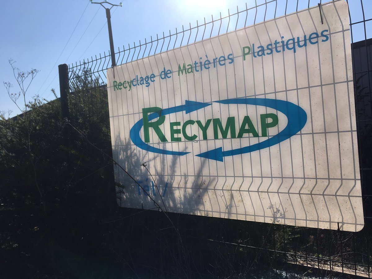F3Perigords's tweet photo. Une rivière en danger en Périgord Vert. La Côle a pu recevoir des résidus de plastique issus d’un site de recyclage inondé le 1er Février dernier. Des habitants de St PIERRE de CÔLE dénoncent l’inaction du propriétaire de RECYMAP, à l’abandon. https://t.co/QvhNTQkepK