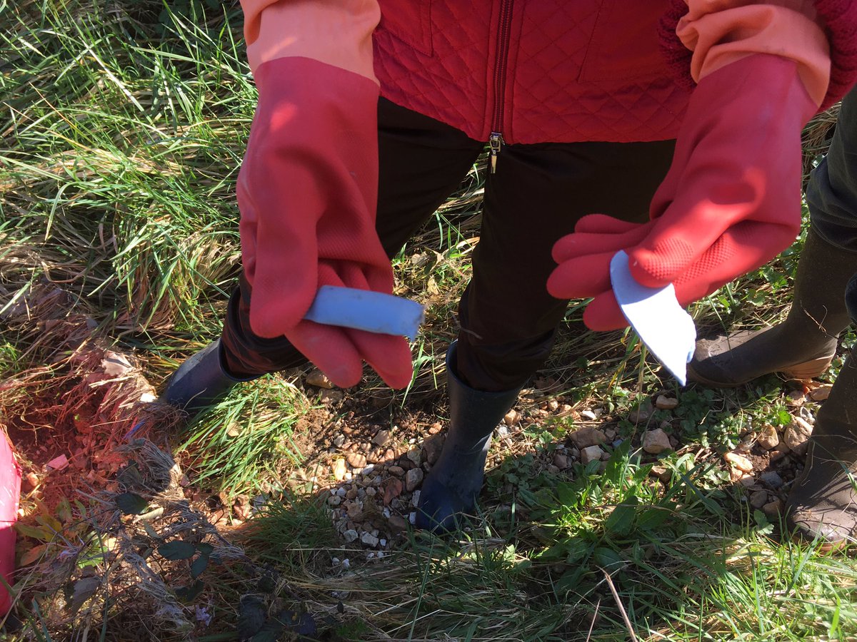 Une rivière en danger en Périgord Vert. La Côle a pu recevoir des résidus de plastique issus d’un site de recyclage inondé le 1er Février dernier. Des habitants de St PIERRE de CÔLE dénoncent l’inaction du propriétaire de RECYMAP, à l’abandon.