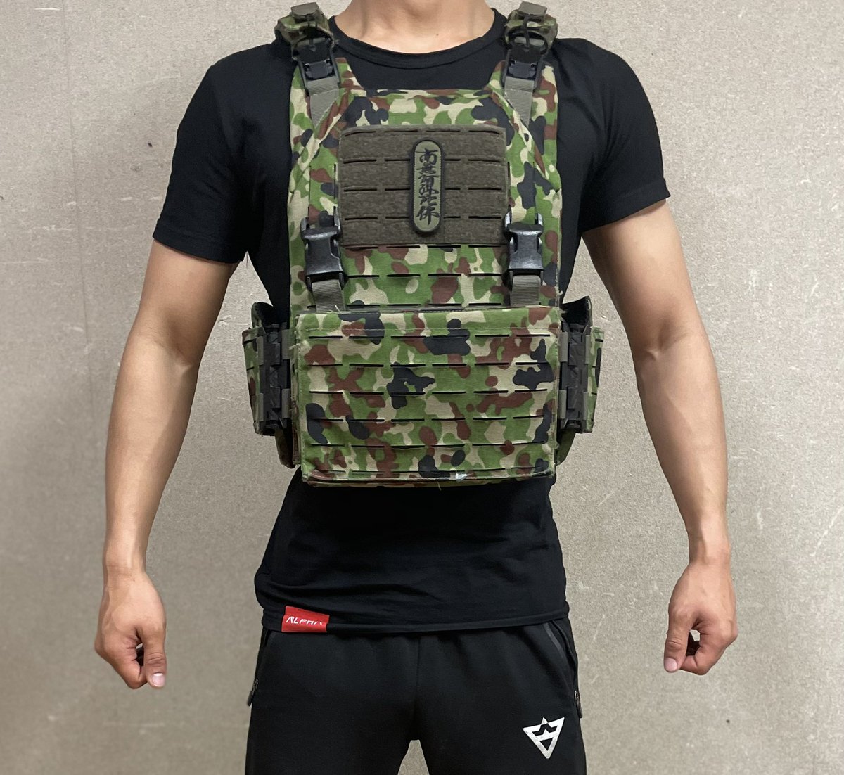 funadyi3's tweet photo. ヘタレンジャー製ASPC3のサイド
プレートとカマーバンドの調整を
しました( ˘ω˘ )♪
構えても特に問題ないしとりあえず
使ってみてどうかだな_(:3 」∠)_
#ASPC3
#ヘタレンジャー
#JÄGERcraftdesign https://t.co/k1KKipOp6u