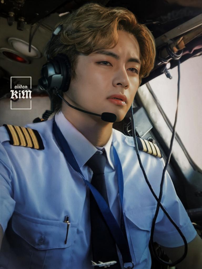 aiidan_kim's tweet photo. [Manips] BTS as Pilot
Captain Kim Taehyung👨‍✈️ https://t.co/zP5E6jrVVS