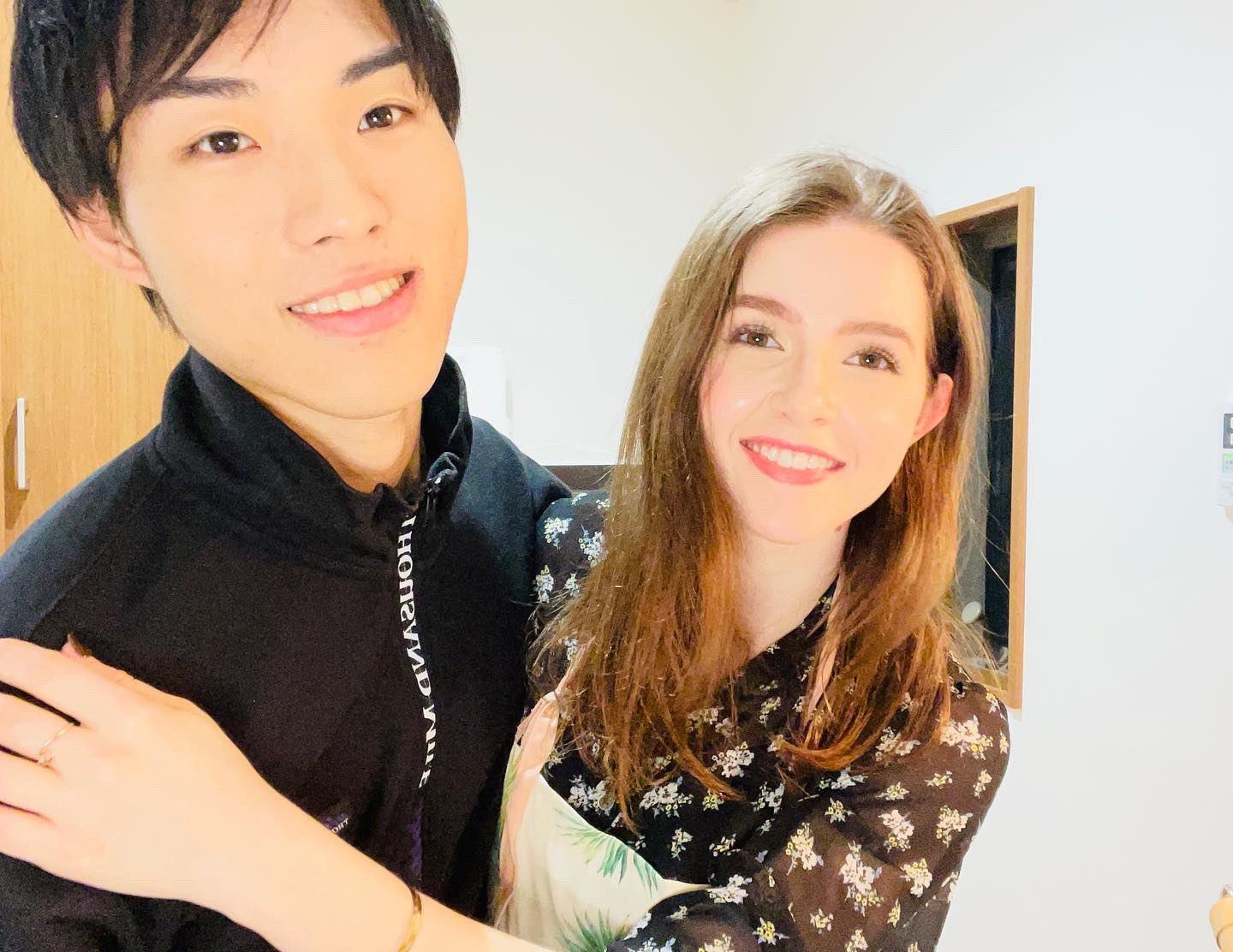 ボンソワールtv 𝗕𝗼𝗻𝗦𝗼𝗶𝗿𝗧𝗩 今日は2人で話題のバズり飯を作ってみた とても簡単で美味しかったので 本当におすすめ 2人で人を作るのは楽しいね 国際結婚 国際カップル バズり飯 フランス美人 ばずりめし カップルチャンネル