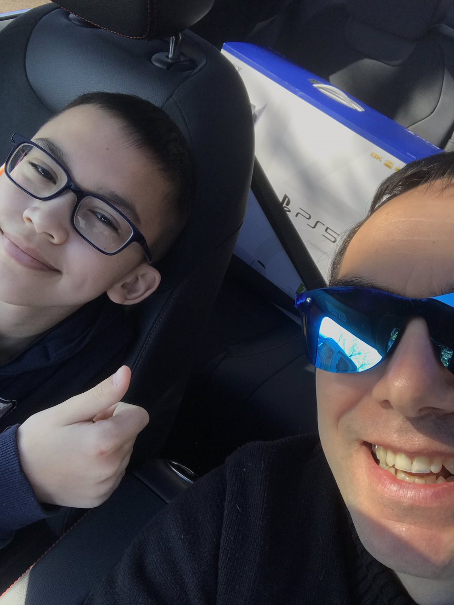 deejay_misterdb's tweet photo. Merci @Dealabs, @Cdiscount , @PlayStationFR de donner autant de joie en cette belle journée pour mon fils et moi ❤️🙏 #ps5 #PlayStation5 https://t.co/0czRJaKoj8