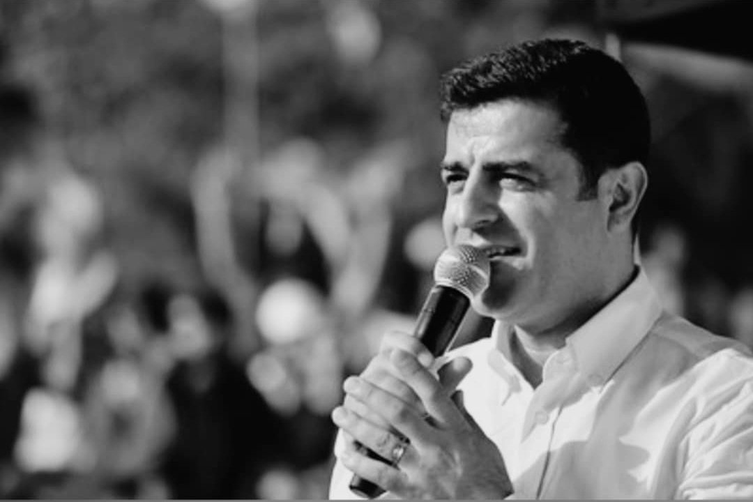 2uh4l's tweet photo. SEVGİLİ SELAHATTİN DEMİRTAŞ 🌸💙
#SevgiliSelahattinDemirtas https://t.co/xg49L2uKsp