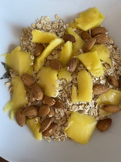 🥭😋 https://t.co/AgzbQw0e2p<a href="/tag/portugal"class="tags"><span>#portugal</span></a><a href="/tag/vivthomas"class="tags"><span>#vivthomas</span></a><a href="/tag/2011or12"class="tags"><span>#2011or12</span></a>