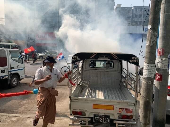 Adorea_fullmoon's tweet photo. Myanmar #PoliceBrutality today #Coup27Feb #WarCrimes #Save_Myanmar https://t.co/ugo8Mimutm