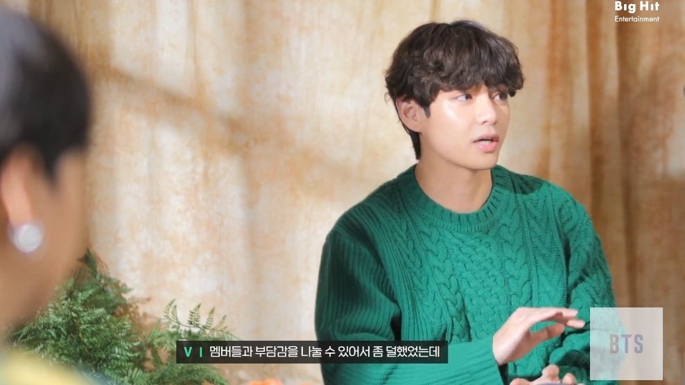 BTStranslation_'s tweet photo. Taehyung first apologised that his mixtape is getting delayed &amp; he explained he tried not to be burdened by it but there was no escape from the burden as in an album you can shoulder the burden with the members but since he's making the mixtape by himself. He also said he thinks+ https://t.co/FuGhii2NHL