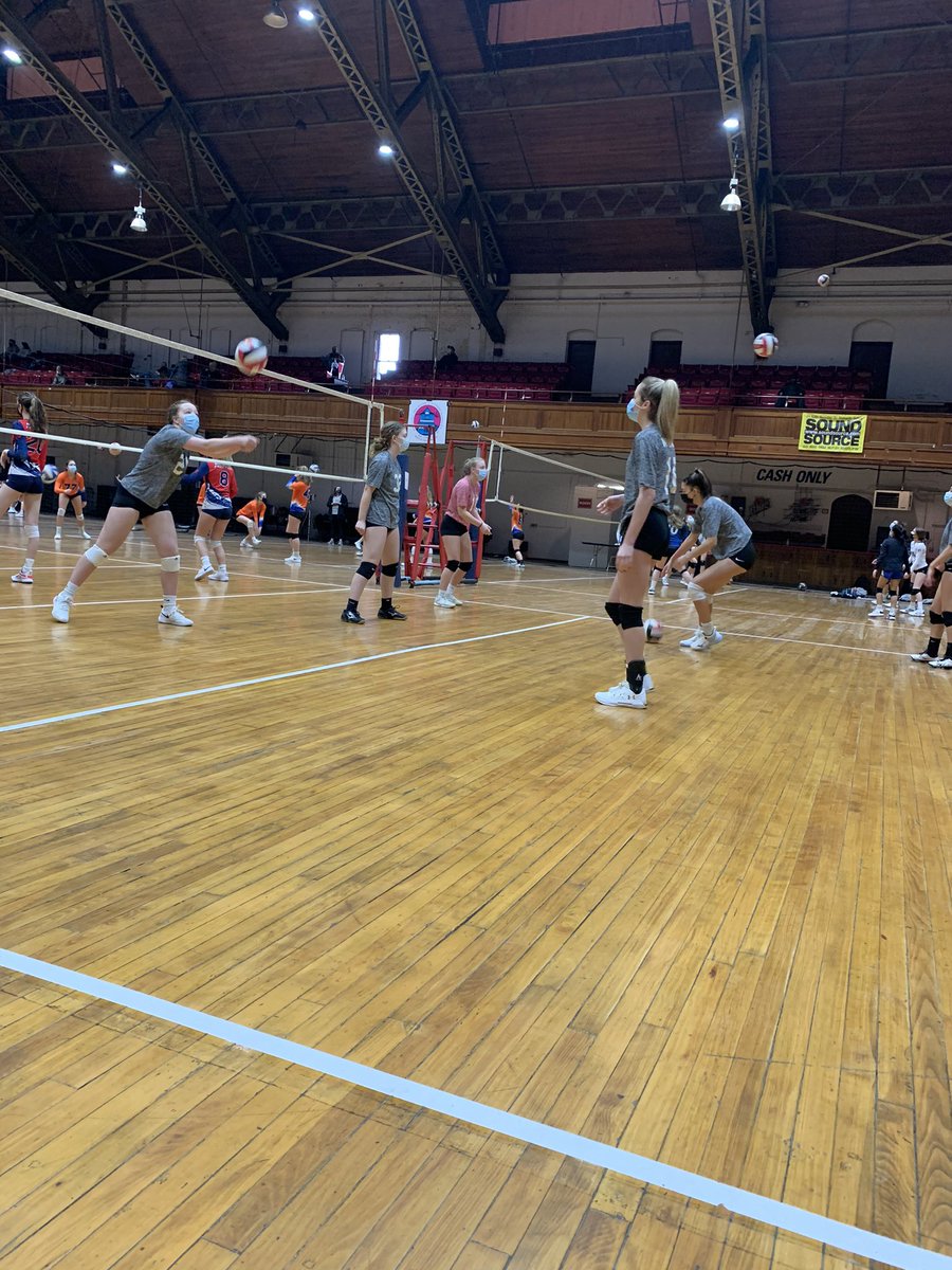 The 16s getting ready to play in their first tourney since March!!