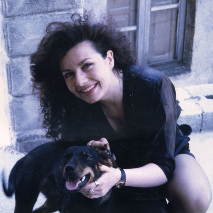 Avevo 26 anni e sono con uno dei miei primi cani salvati al canile. Li amo come amo https://t.co/VHOnmwjcRZ<a href="/tag/follow"class="tags"><span>#follow</span></a><a href="/tag/beautiful"class="tags"><span>#beautiful</span></a><a href="/tag/actress"class="tags"><span>#actress</span></a><a href="/tag/followers"class="tags"><span>#followers</span></a><a href="/tag/foryou"class="tags"><span>#foryou</span></a>