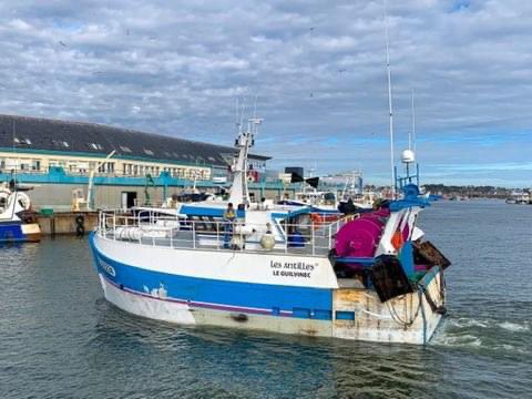 coprexma's tweet photo. Quelle semaine ! #PapyChichi mis à l’eau pour Jérémy Chagnolleau à Douarnenez ; Les Antilles 2 fait ses premiers essais pour Julien Le Brun au Guilvinec 
et hier, le Bel Horizon 2 de Yann Le Cornec a été mis à l’eau à l’Aiguillon-sur-Mer https://t.co/TwAv2PdxqU