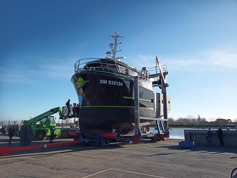 Quelle semaine ! #PapyChichi mis à l’eau pour Jérémy Chagnolleau à Douarnenez ; Les Antilles 2 fait ses premiers essais pour Julien Le Brun au Guilvinec 
et hier, le Bel Horizon 2 de Yann Le Cornec a été mis à l’eau à l’Aiguillon-sur-Mer