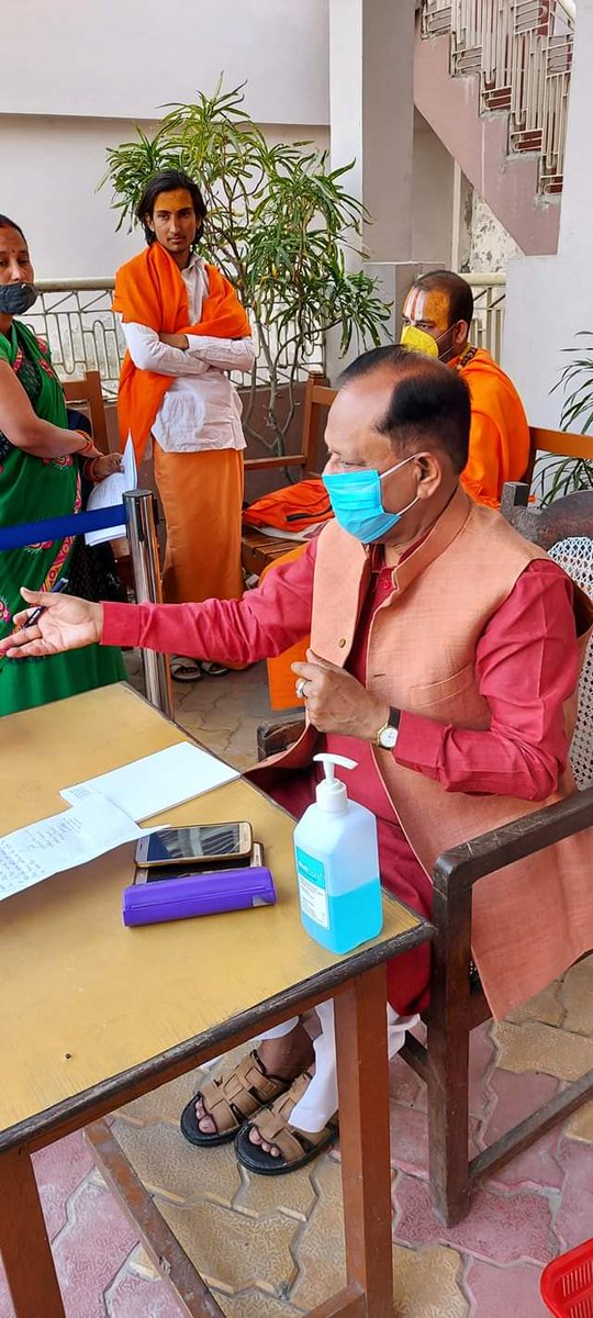 MotisinghU's tweet photo. सदर प्रतापगढ़ स्थित अपने आवास पर स्थानीय जनता से भेंट कर उनकी समस्याओं को सुना एवं निराकरण हेतु आवश्यक कार्यवाही की। https://t.co/1fCzyZIYwB