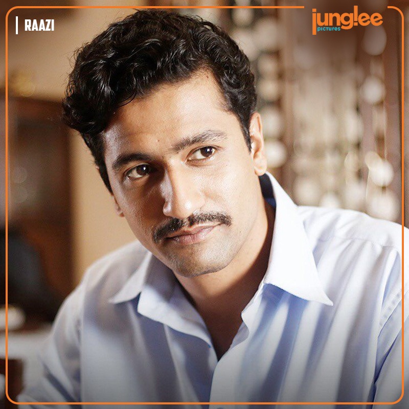 JungleePictures's tweet photo. Vicky knows how to mesmerize us with his captivating smile ✨ ufff! @vickykaushal09
.
.
.
.
#JungleePictures #VickyKaushal #Raazi #SaturdaySwagger #Bollywood #Movies #Cinema #WeekendCrush https://t.co/ajdleZvl9h
