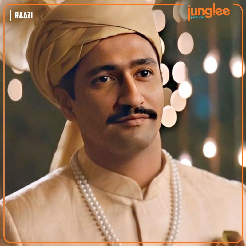 JungleePictures's tweet photo. Vicky knows how to mesmerize us with his captivating smile ✨ ufff! @vickykaushal09
.
.
.
.
#JungleePictures #VickyKaushal #Raazi #SaturdaySwagger #Bollywood #Movies #Cinema #WeekendCrush https://t.co/ajdleZvl9h