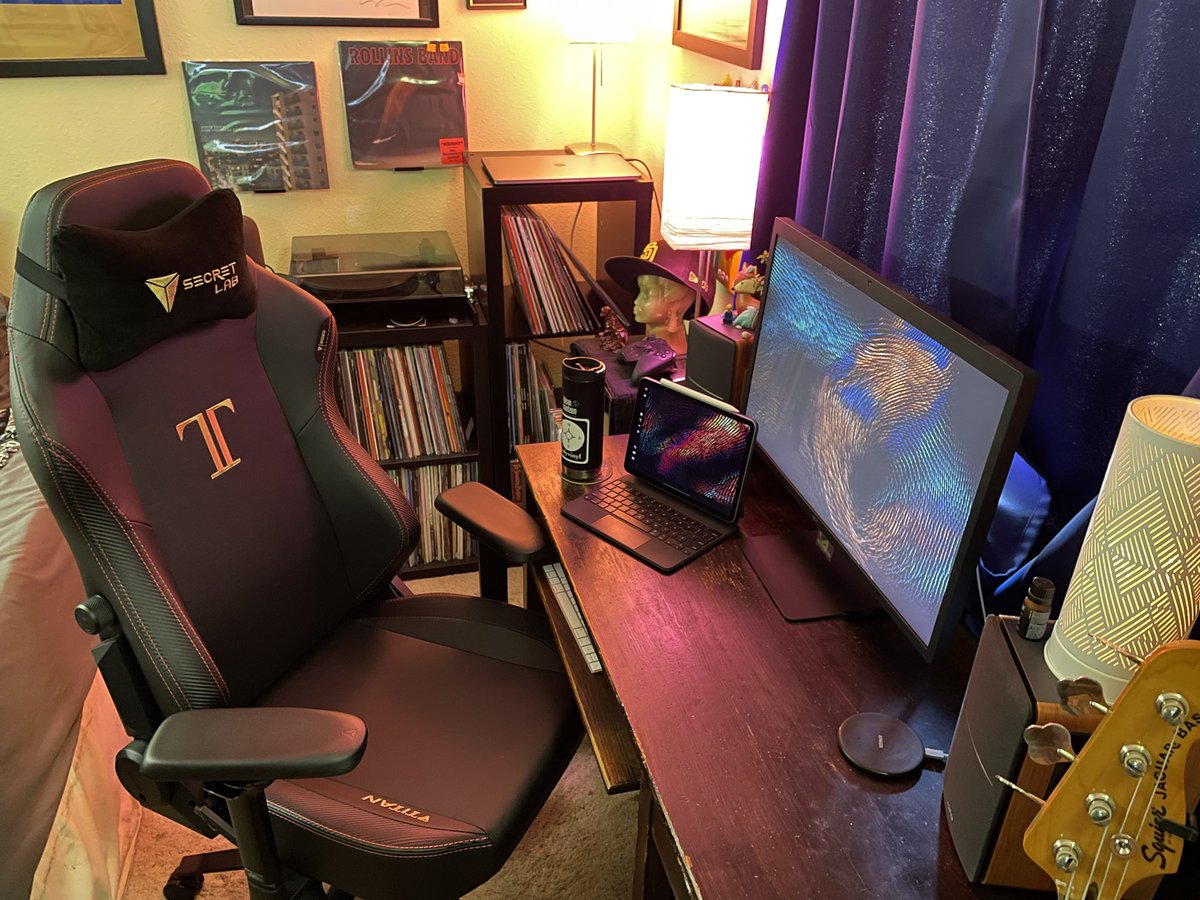 I got a new chair! If you need a grown up chair, check out #Secretlab. This is the Titan and it  is insanely good.