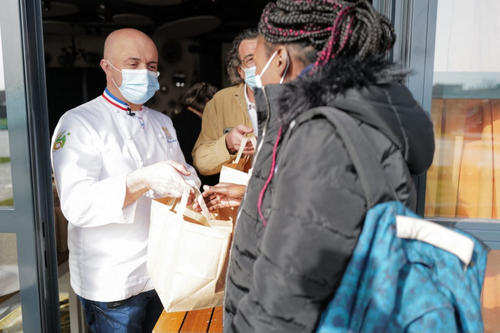 Limportant_fr's tweet photo. Colmar: des chefs étoilés concoctent des repas gratuits pour les étudiants https://t.co/aCXmI0xUvX #Régions https://t.co/665SspllAw