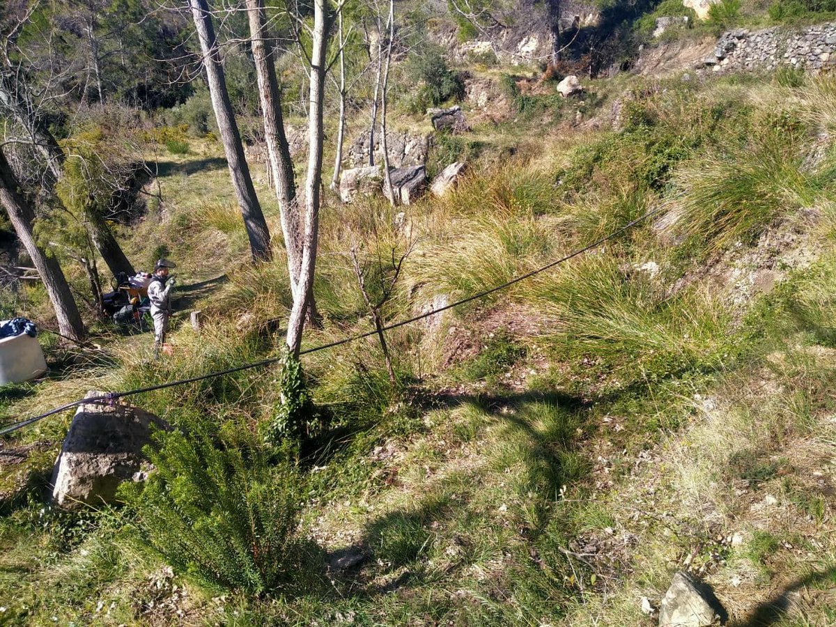 ConnectaNatura's tweet photo. A més de treballar en el nucli de dispersió i reclam, férem una gran feina en la Bassa de la Font Corral, del projecte #MosaicsDeVida. Aclarir, desbrossar, reforçar els murs...
Millorem l'espai i garantim que el punt d'aigua que abasteix la finca de Xínquer estiga perfecte! https://t.co/lWovR4k1B4